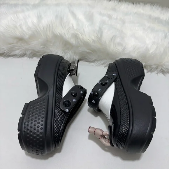 Wednesday x Crocs Stomp Platform Clog - Picture 4 of 9